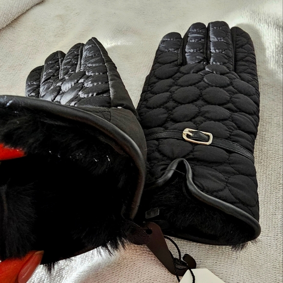 ROSSINI GLOVES STAY WARM AND COMFY FAX FUR INSIDE BRAND NEW🥰 - Picture 2 of 4